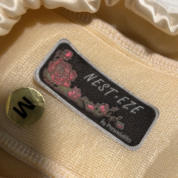 Vintage Nest Ease slippers by Presentables - Picture 3 of 9